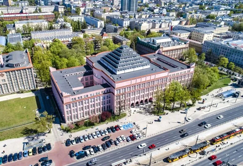 Czy samodzielne korzystanie z książek na regałach bibliotecznych SGH jest dozwolone?