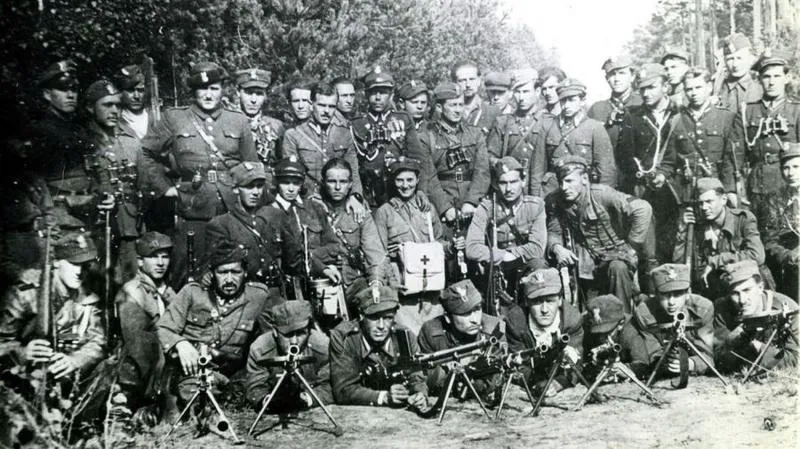 Odkryj fascynujący świat książek o armii krajowej