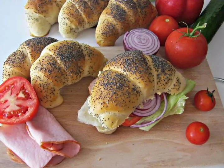 Odkryj magię domowego pieczenia: książka o wypieku chleba dla każdego miłośnika łączącego tradycję z nowoczesnością