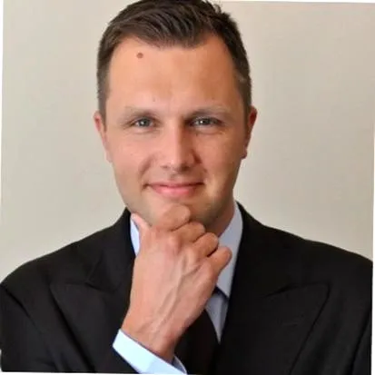 Odkrywając piękno poezji Piotra Macierzyńskiego: Wiersze, które poruszają serca