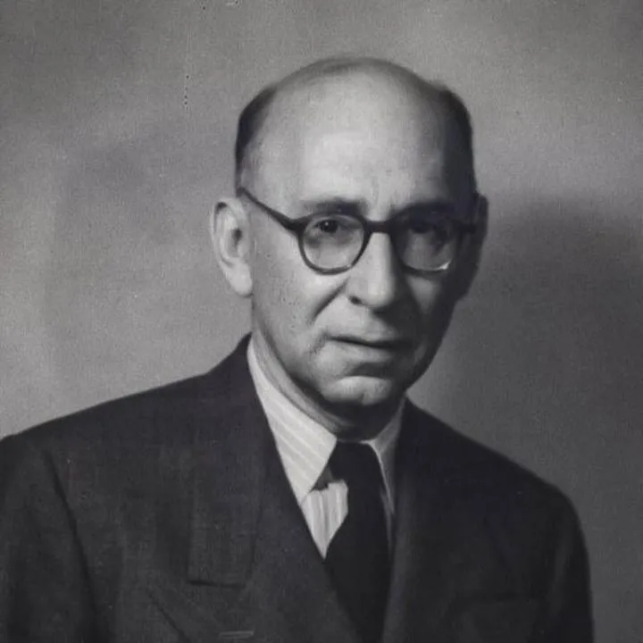 Zanurzenie w poezji: odkrywamy wiersz Antoniego Słonimskiego